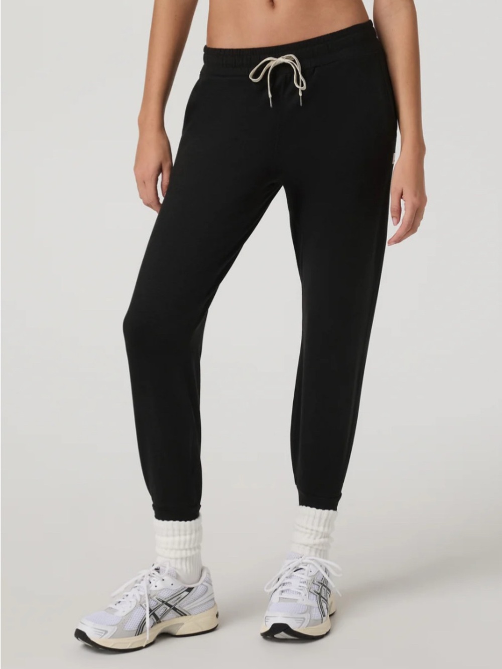 Vuori Performance Jogger Womens L-XL Black Lightweight Relaxed Fit Drawstring